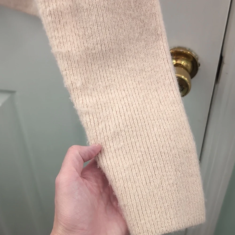 Ann Taylor Soft Light Pink Knit Sweater - Picture 7 of 9